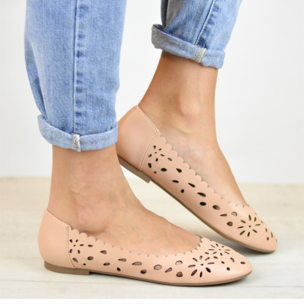 Roomy Scalloped Round Toe Flats